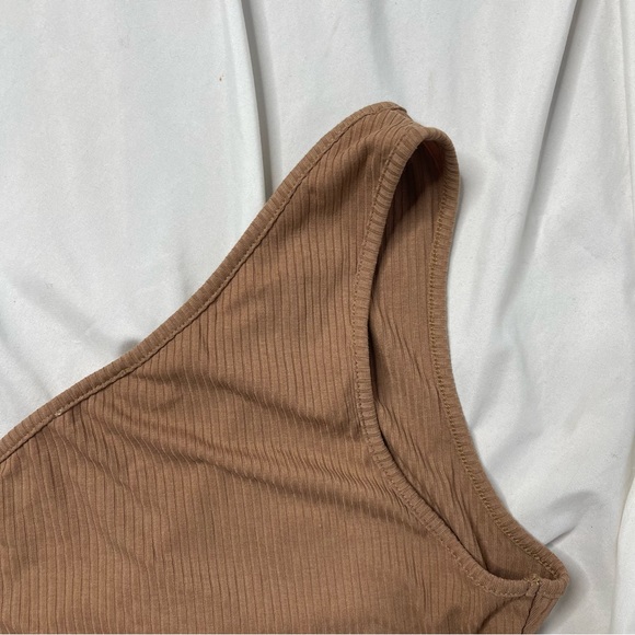 Revolve Superdown Ellie One Shoulder Ribbed Neutral Nude Cropped Top Medium - Picture 7 of 7